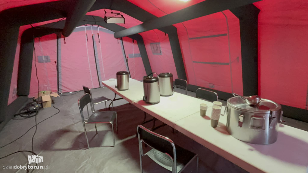 Namioty grzewcze przy przystankach