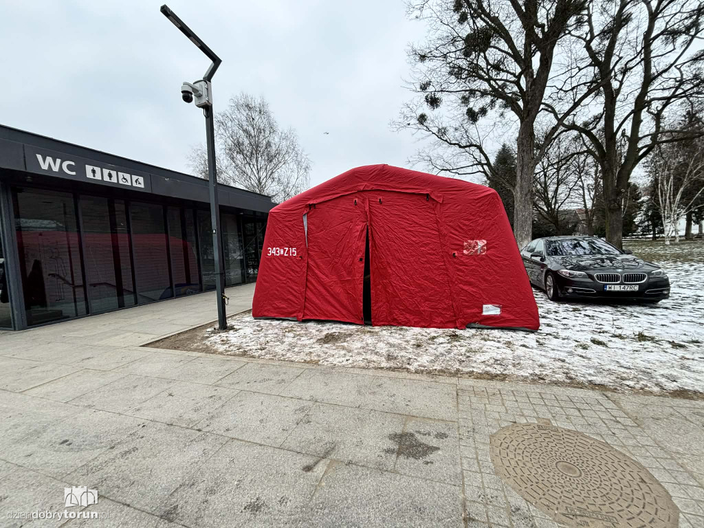 Namioty grzewcze przy przystankach