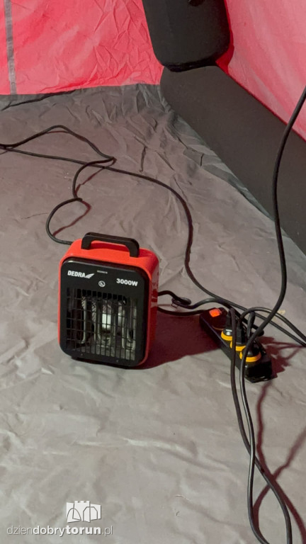 Namioty grzewcze przy przystankach