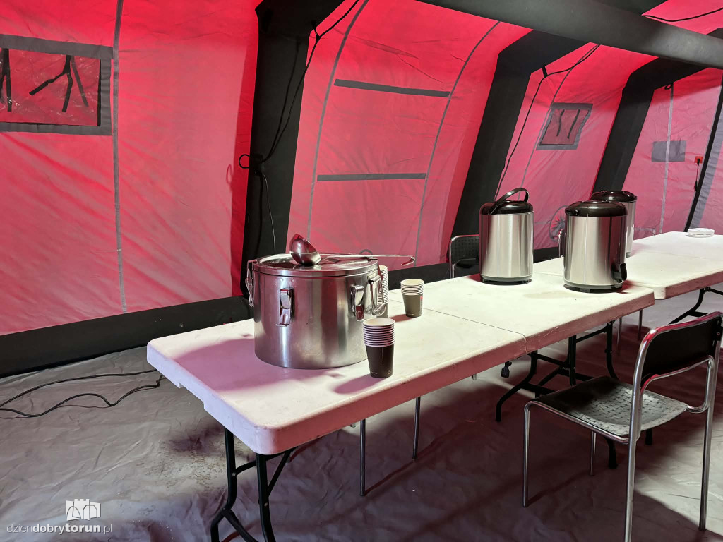 Namioty grzewcze przy przystankach