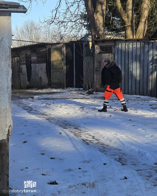 Streetworkerzy sprawdzają pustostany