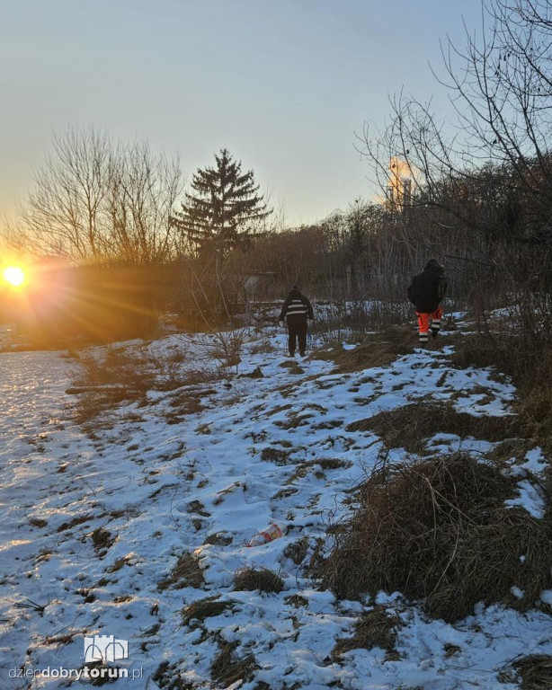 Streetworkerzy sprawdzają pustostany