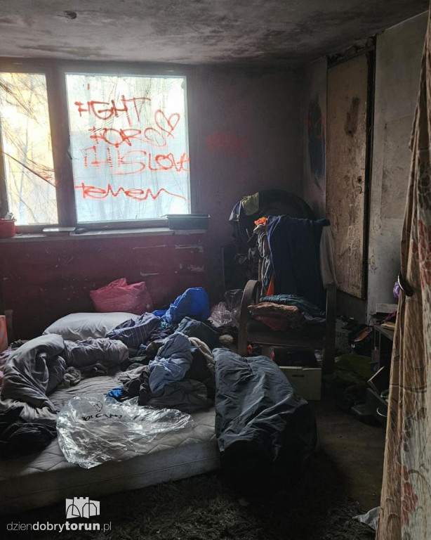 Streetworkerzy sprawdzają pustostany