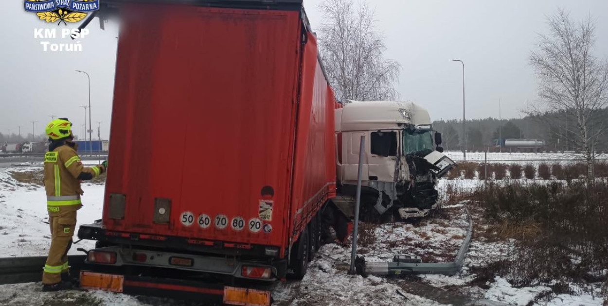 Zderzenie ciężarówek na A1. Akcja służb przy bramkach