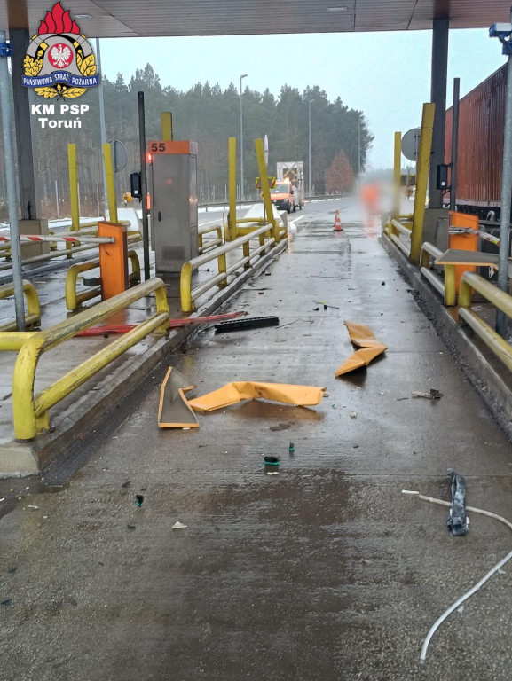 Zderzenie ciężarówek na A1. Akcja służb przy bramkach