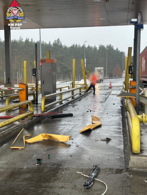 Zderzenie ciężarówek na A1. Akcja służb przy bramkach