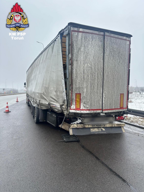 Zderzenie ciężarówek na A1. Akcja służb przy bramkach