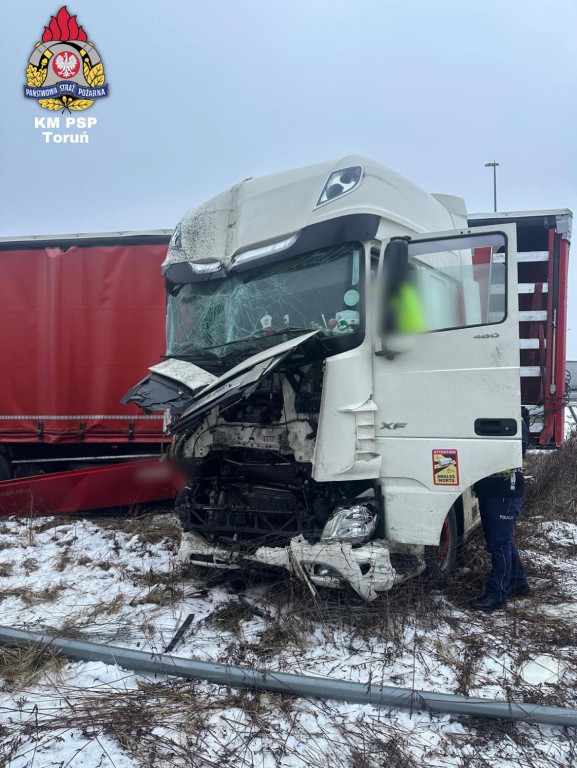 Zderzenie ciężarówek na A1. Akcja służb przy bramkach