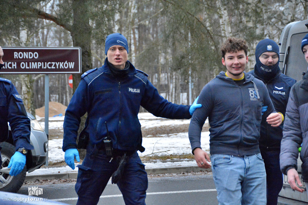 Ćwiczenia służb przy Rondzie Olimpijczyków
