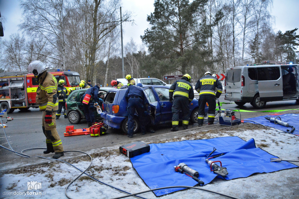 Ćwiczenia służb przy Rondzie Olimpijczyków
