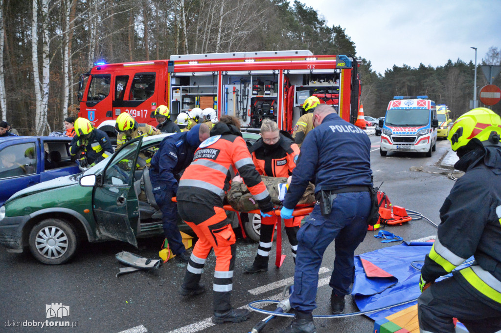 Ćwiczenia służb przy Rondzie Olimpijczyków
