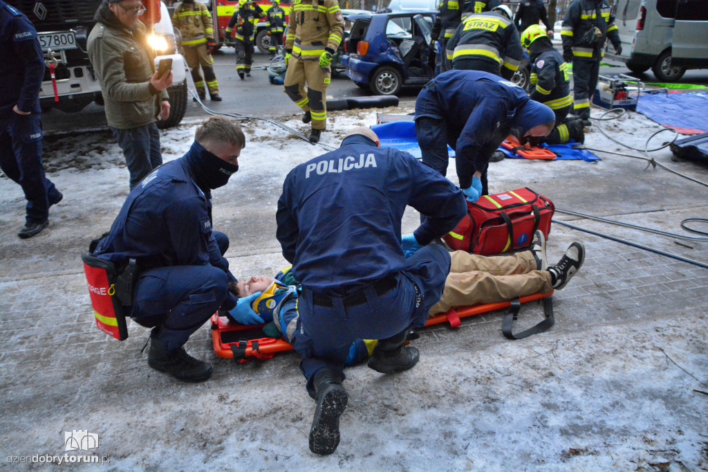 Ćwiczenia służb przy Rondzie Olimpijczyków