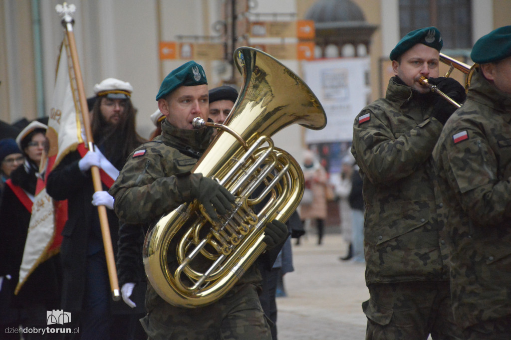 Złożenie kwiatów pod pomnikiem Kopernika