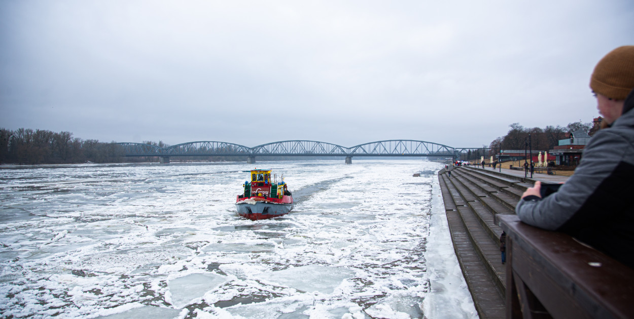 Lodołamacze dopłynęły do Torunia