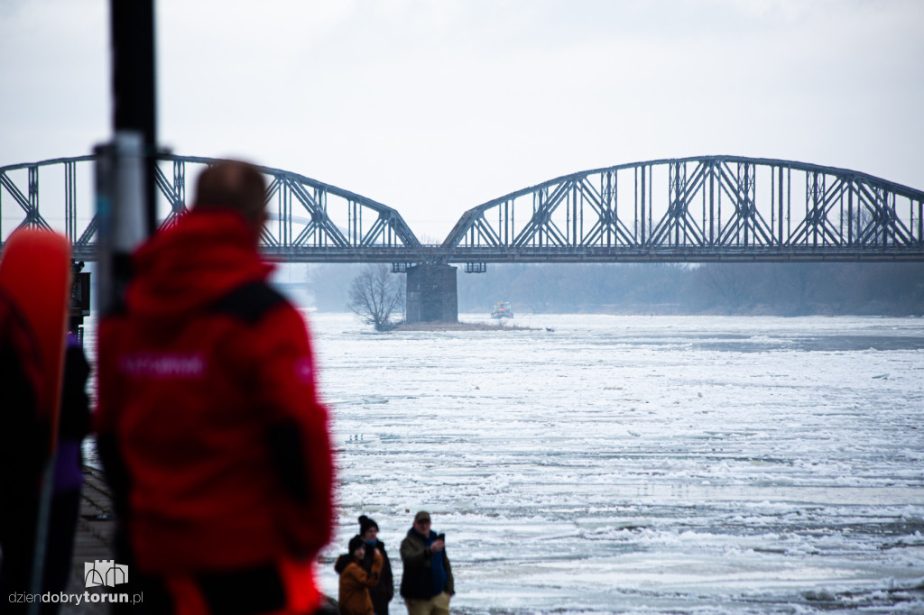 Lodołamacze dopłynęły do Torunia