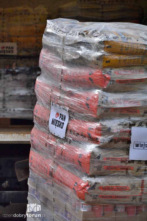 Karma dotarła do toruńskiego schroniska