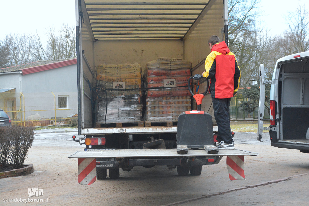 Karma dotarła do toruńskiego schroniska