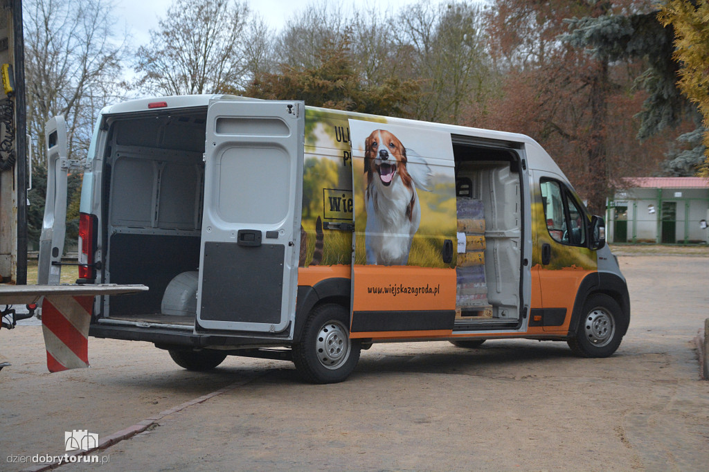 Karma dotarła do toruńskiego schroniska