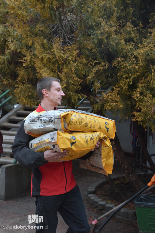 Karma dotarła do toruńskiego schroniska