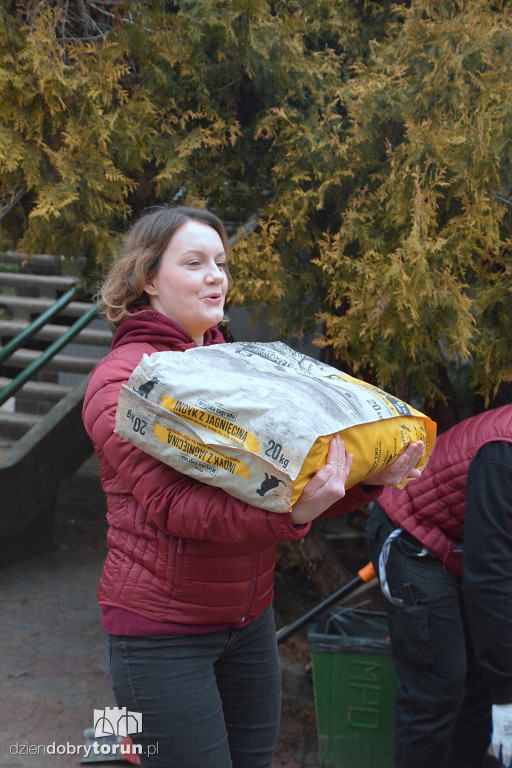 Karma dotarła do toruńskiego schroniska