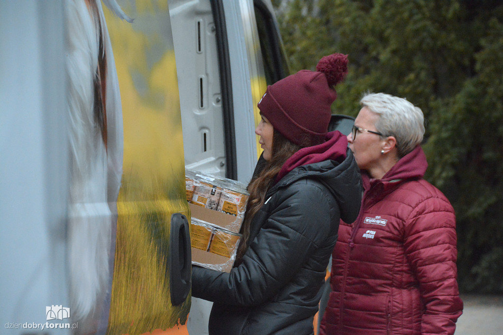 Karma dotarła do toruńskiego schroniska