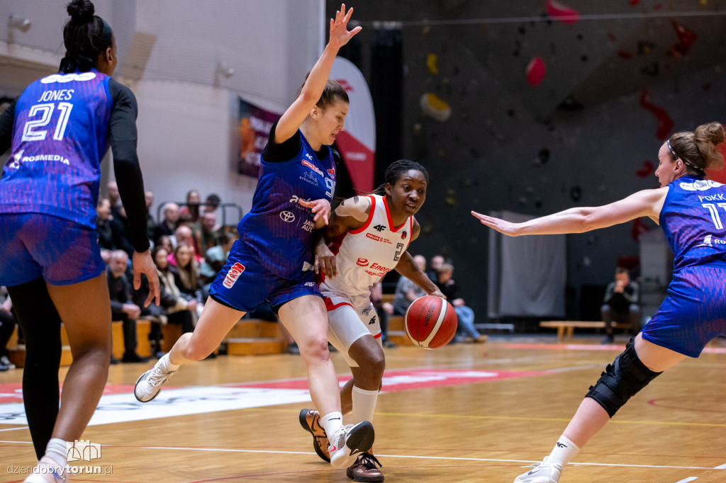 Energa Toruń 77 : 75 Artego Bydgoszcz