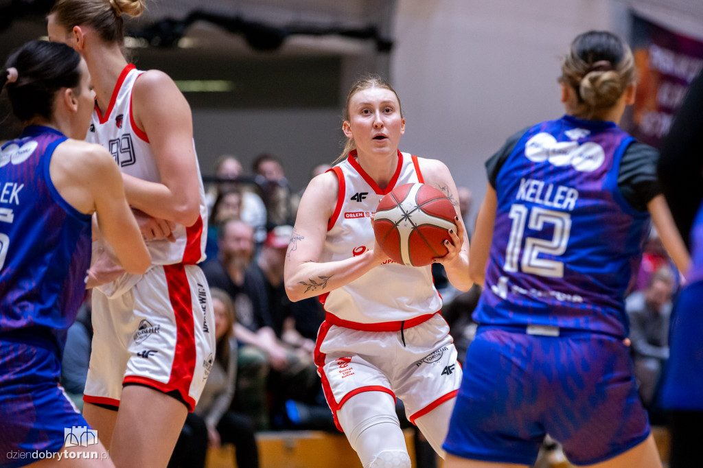 Energa Toruń 77 : 75 Artego Bydgoszcz