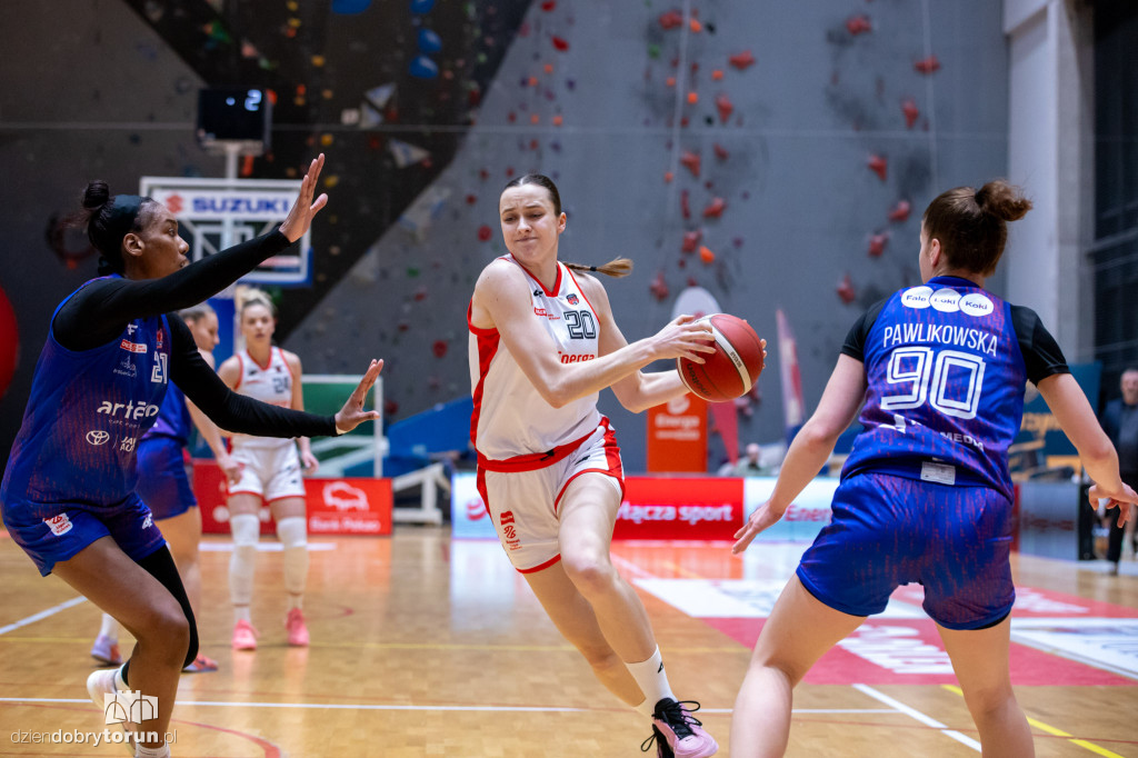 Energa Toruń 77 : 75 Artego Bydgoszcz