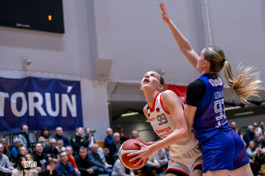 Energa Toruń 77 : 75 Artego Bydgoszcz