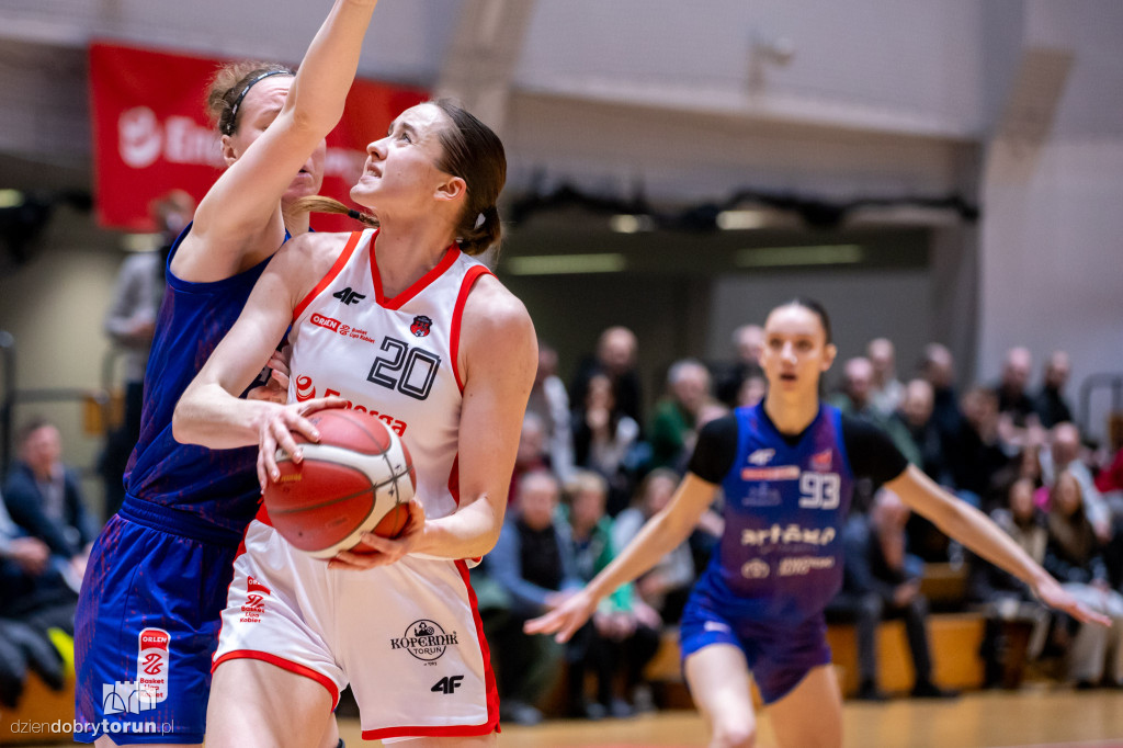 Energa Toruń 77 : 75 Artego Bydgoszcz