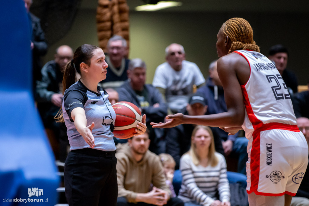 Energa Toruń 77 : 75 Artego Bydgoszcz