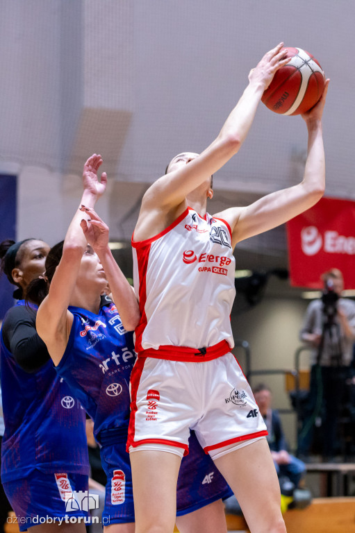 Energa Toruń 77 : 75 Artego Bydgoszcz
