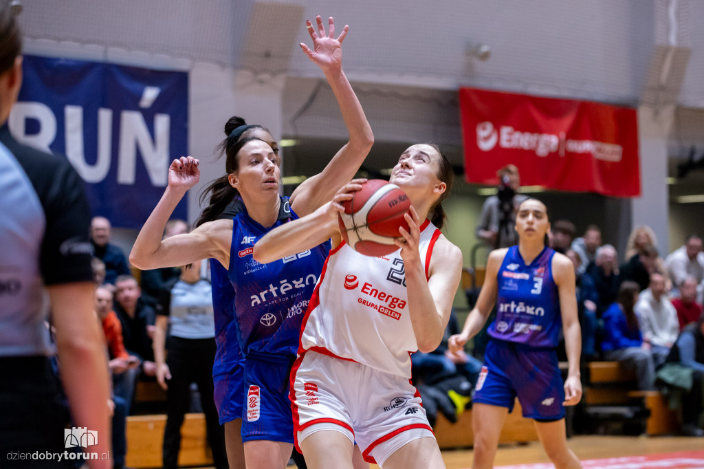 Energa Toruń 77 : 75 Artego Bydgoszcz