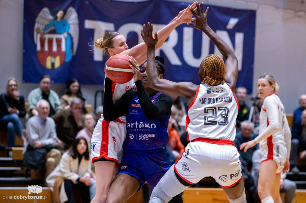 Energa Toruń 77 : 75 Artego Bydgoszcz