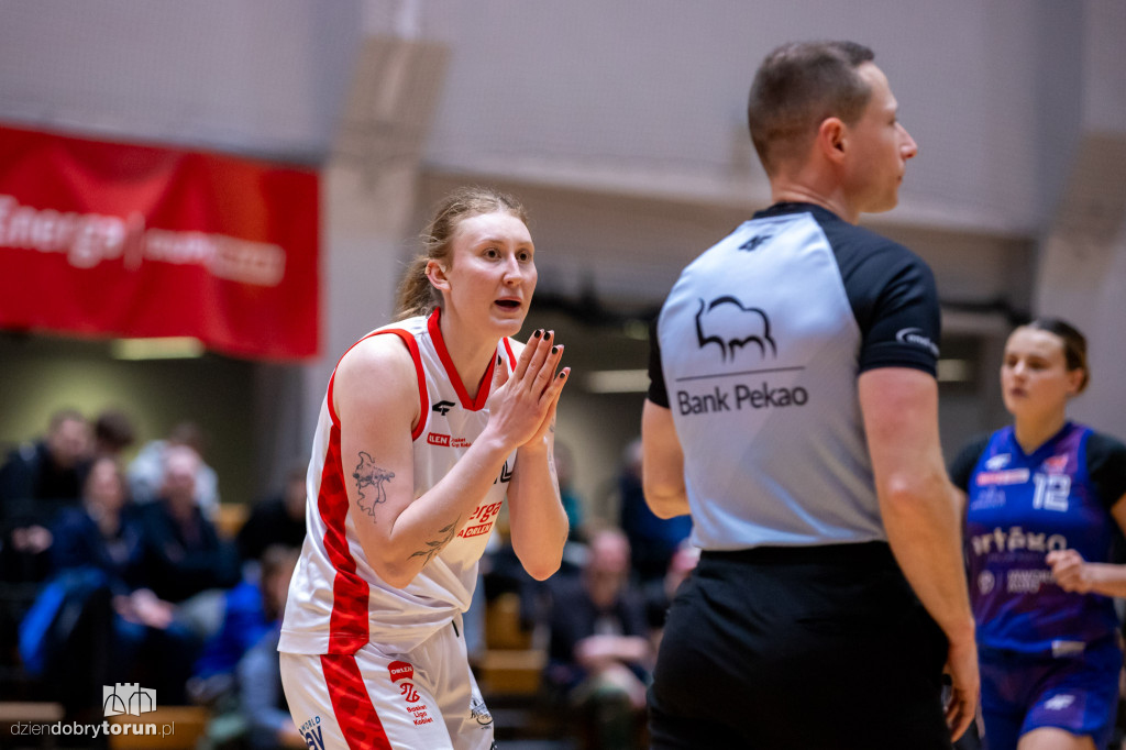 Energa Toruń 77 : 75 Artego Bydgoszcz