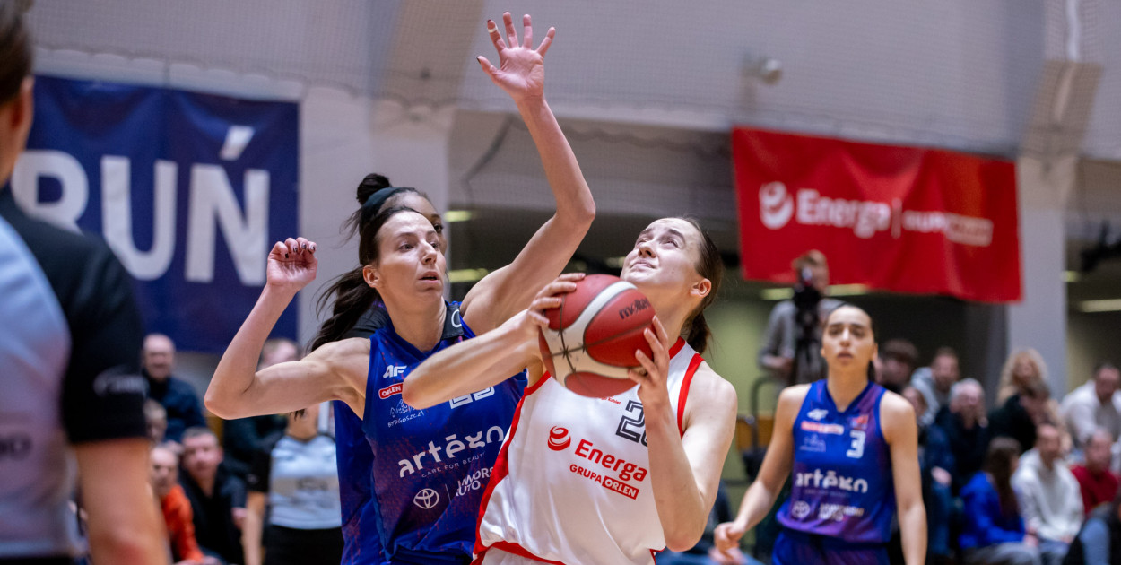 Energa Toruń 77 : 75 Artego Bydgoszcz