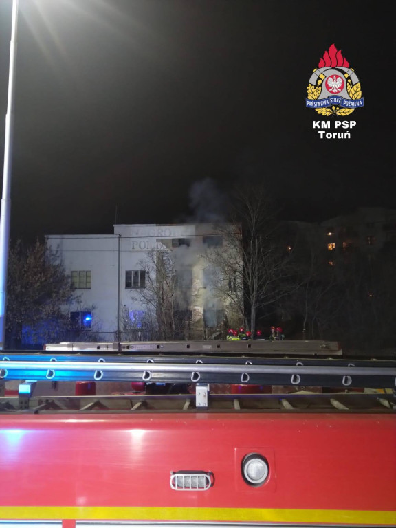 Płonął pustostan przy Wybickiego