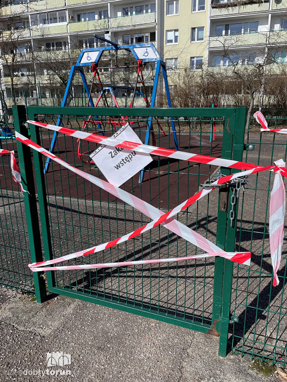 Plac zabaw w Toruniu zamknięty po wypadku