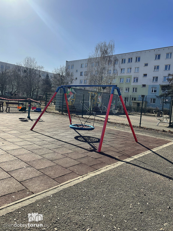 Plac zabaw w Toruniu zamknięty po wypadku