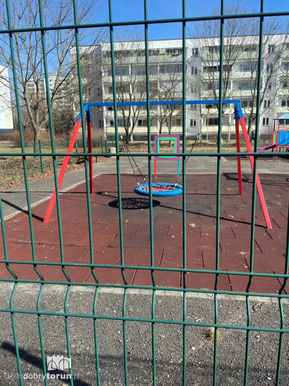 Plac zabaw w Toruniu zamknięty po wypadku