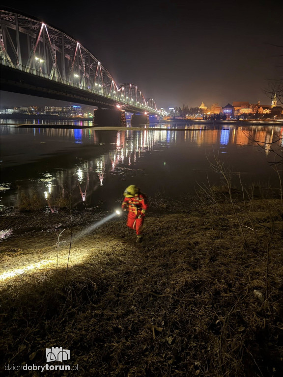 Nocna akcja ratowników nad Wisłą