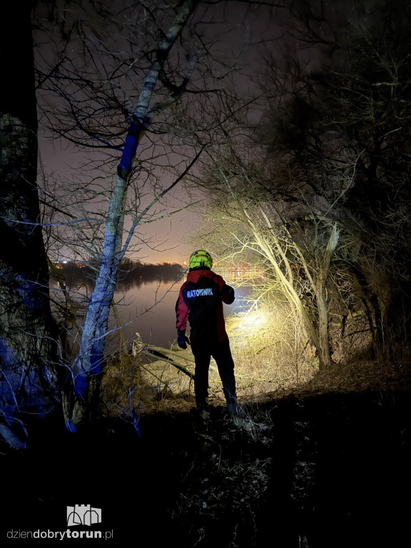 Nocna akcja ratowników nad Wisłą