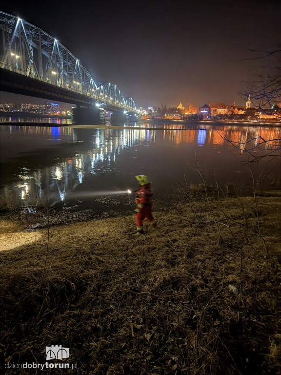 Nocna akcja ratowników nad Wisłą
