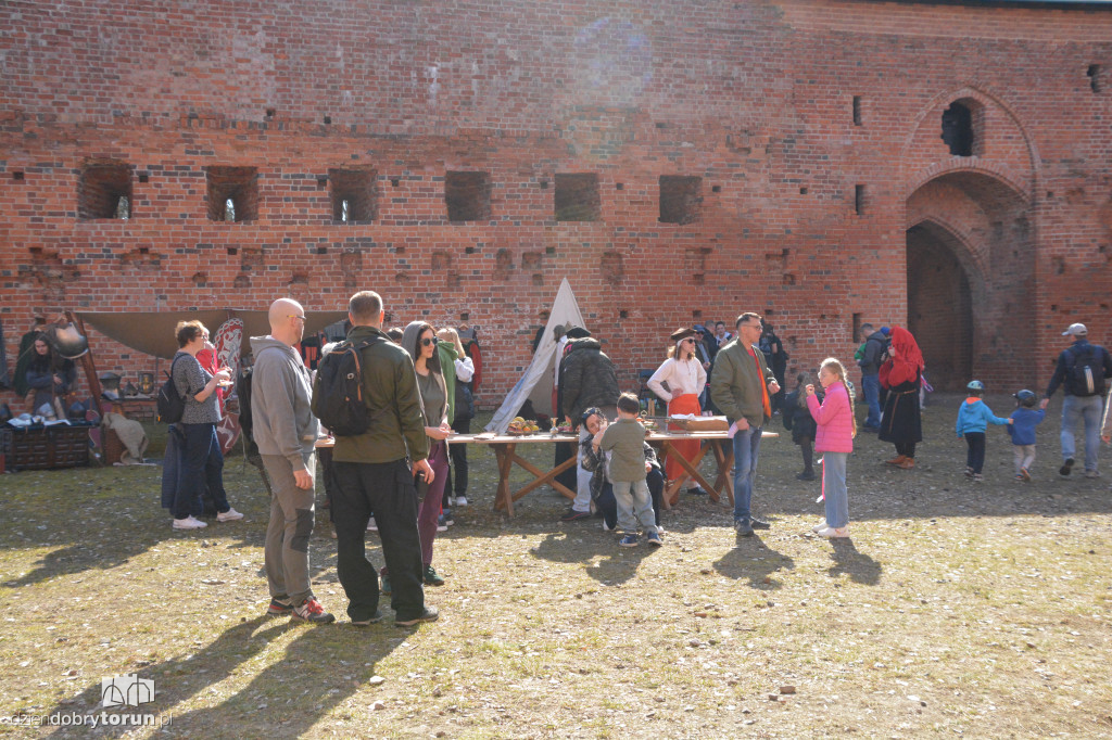 Królewska atmosfera na Zamku Dybowskim. Tak uczczono ważną rocznicę