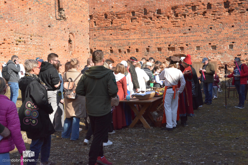 Królewska atmosfera na Zamku Dybowskim. Tak uczczono ważną rocznicę