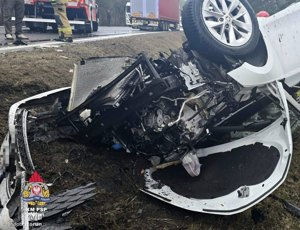 Zderzenie osobówki z ciężarówką na DK15