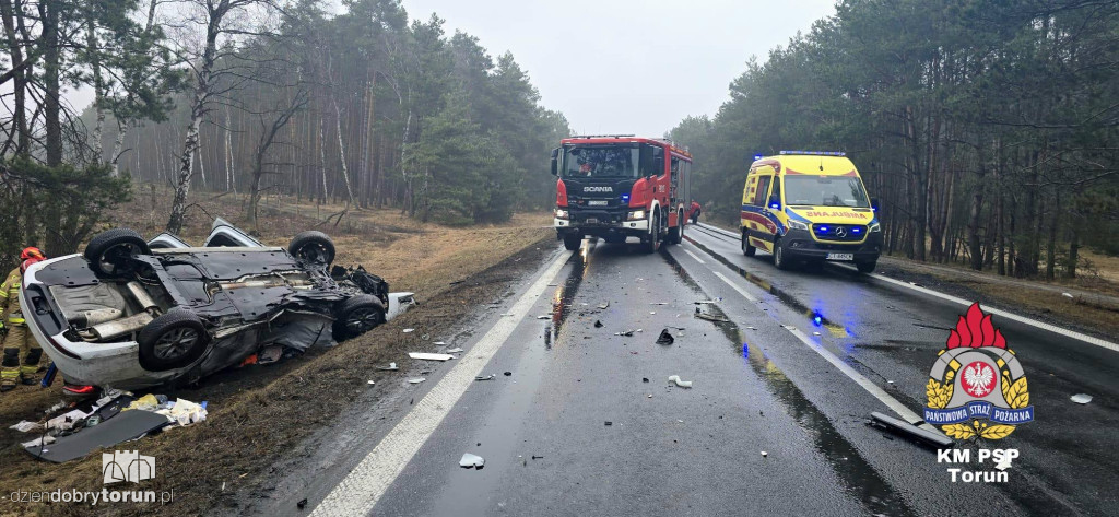 Zderzenie osobówki z ciężarówką na DK15