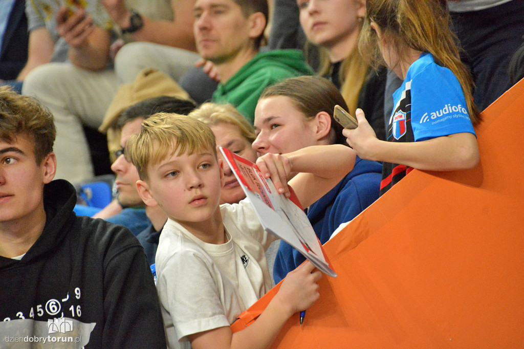 Tłumy na trybunach. Tak kibicuje Toruń