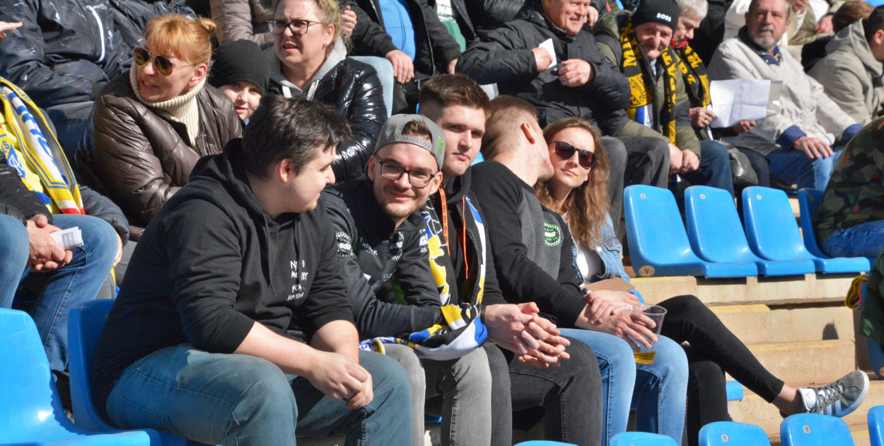 Kibice na meczu z Falubazem Zielona Góra