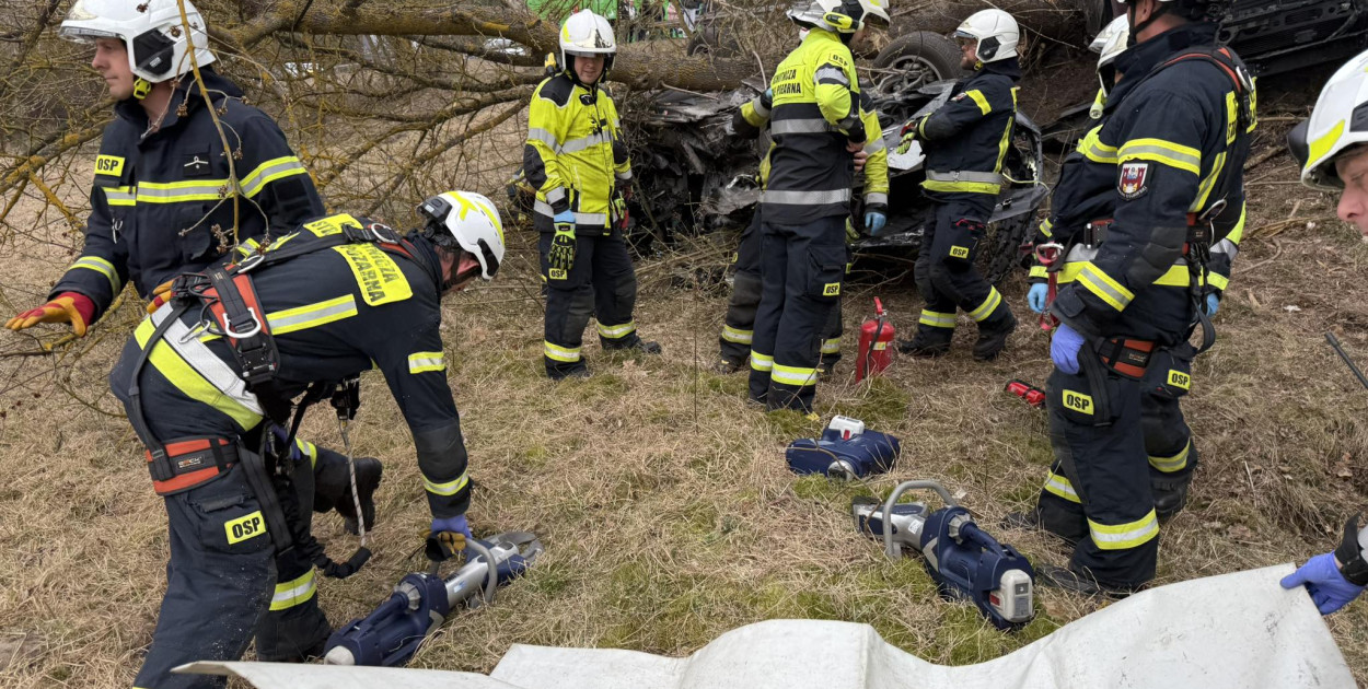 DK10 sparaliżowana, jedna osoba nie żyje